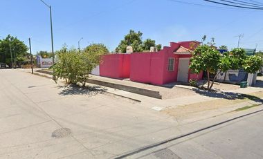 Casa En Venta , Col. Los Ángeles (Santa Fe), Mazatlán, Sinaloa, Remate Bancario