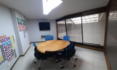 SE ARRIENDA   OFICINA  EXCELENTE UBICACION
