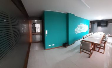 SE ARRIENDA   OFICINA  EXCELENTE UBICACION