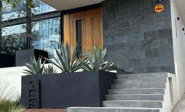 Casa en Renta Amueblada con sala de cine en Club de Golf La Loma.