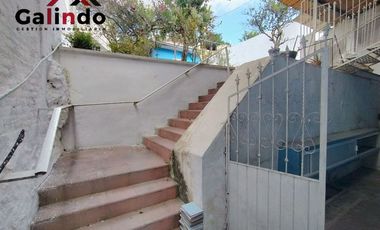 VENTA DE CASA GRANDE 5 RECAMARAS Y CON DEPARATAMENTO DE 1 RECAMARA, AMPLIO JARDIN
