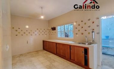 VENTA DE CASA GRANDE 5 RECAMARAS Y CON DEPARATAMENTO DE 1 RECAMARA, AMPLIO JARDIN