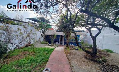 VENTA DE CASA GRANDE 5 RECAMARAS Y CON DEPARATAMENTO DE 1 RECAMARA, AMPLIO JARDIN
