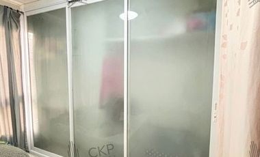Condo The Cash Lam Luk Ka Khlong 2, corner room, next to the common area, near Makro and Lotus, convenient transportation, next to the road.