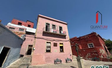 *RENTO CASA FRENTE A LA ENTRADA DEL MUSEO 