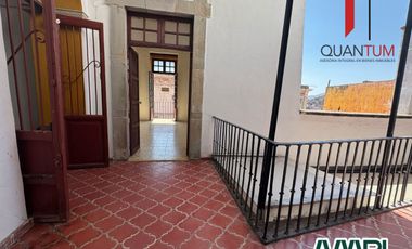 *RENTO CASA FRENTE A LA ENTRADA DEL MUSEO 