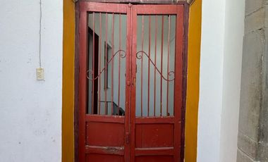 *RENTO CASA FRENTE A LA ENTRADA DEL MUSEO 