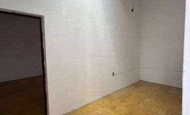 *RENTO CASA FRENTE A LA ENTRADA DEL MUSEO 