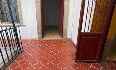 *RENTO CASA FRENTE A LA ENTRADA DEL MUSEO 