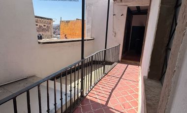 *RENTO CASA FRENTE A LA ENTRADA DEL MUSEO 