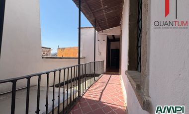 *RENTO CASA FRENTE A LA ENTRADA DEL MUSEO 