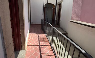 *RENTO CASA FRENTE A LA ENTRADA DEL MUSEO 