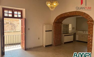 *RENTO CASA FRENTE A LA ENTRADA DEL MUSEO 