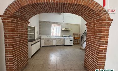 *RENTO CASA FRENTE A LA ENTRADA DEL MUSEO 