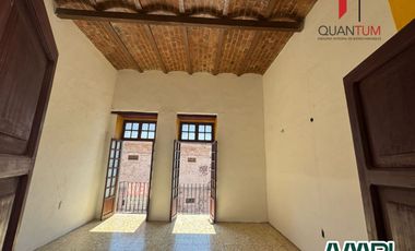 *VENDO CASA FRENTE A LA ENTRADA DEL MUSEO 