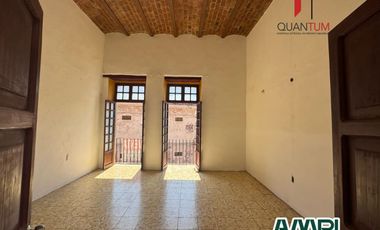 *VENDO CASA FRENTE A LA ENTRADA DEL MUSEO 