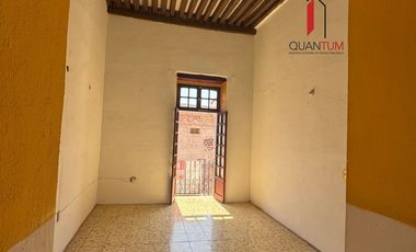 *VENDO CASA FRENTE A LA ENTRADA DEL MUSEO 