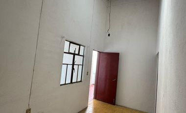 *VENDO CASA FRENTE A LA ENTRADA DEL MUSEO 