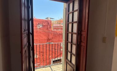 *VENDO CASA FRENTE A LA ENTRADA DEL MUSEO 