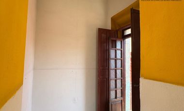 *VENDO CASA FRENTE A LA ENTRADA DEL MUSEO 