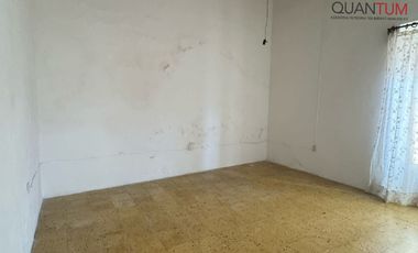 *VENDO CASA FRENTE A LA ENTRADA DEL MUSEO 