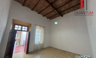 *VENDO CASA FRENTE A LA ENTRADA DEL MUSEO 