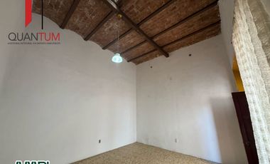 *VENDO CASA FRENTE A LA ENTRADA DEL MUSEO 