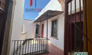 *VENDO CASA FRENTE A LA ENTRADA DEL MUSEO 