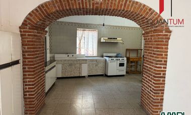 *VENDO CASA FRENTE A LA ENTRADA DEL MUSEO 