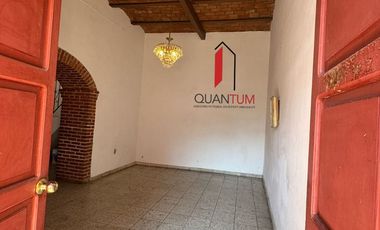 *VENDO CASA FRENTE A LA ENTRADA DEL MUSEO 