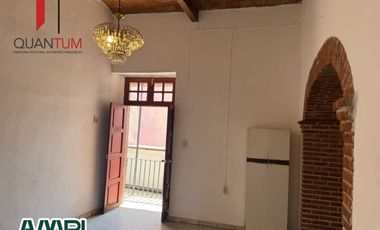 *VENDO CASA FRENTE A LA ENTRADA DEL MUSEO 