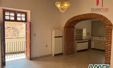 *VENDO CASA FRENTE A LA ENTRADA DEL MUSEO 