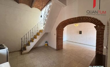 *VENDO CASA FRENTE A LA ENTRADA DEL MUSEO 