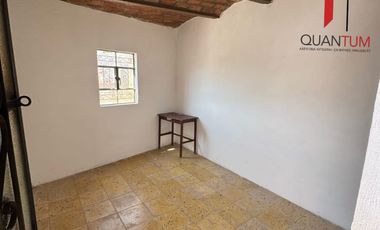 *VENDO CASA FRENTE A LA ENTRADA DEL MUSEO 