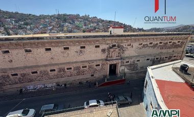 *VENDO CASA FRENTE A LA ENTRADA DEL MUSEO 