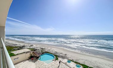 CONDOMINIO EN VENTA  A LA ORILLA DEL MAR