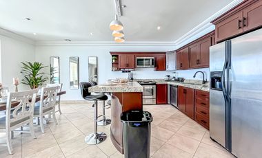 CONDOMINIO EN VENTA  A LA ORILLA DEL MAR