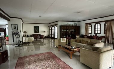 eraradiant.id | Rumah Dijual di Taman Radio Dalam Jaksel ada Kolam Renang