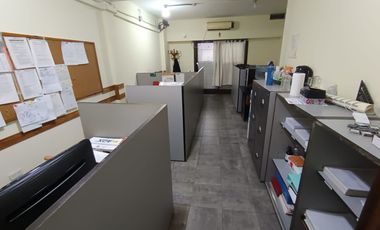 Venta 2 locales comerciales con 3 departamentos