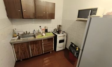 Venta 2 locales comerciales con 3 departamentos