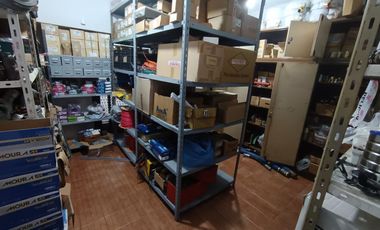 Venta 2 locales comerciales con 3 departamentos