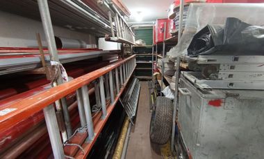 Venta 2 locales comerciales con 3 departamentos