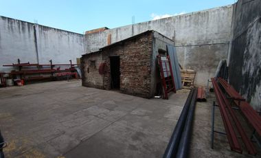 Venta 2 locales comerciales con 3 departamentos