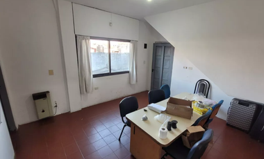 Venta 2 locales comerciales con 3 departamentos