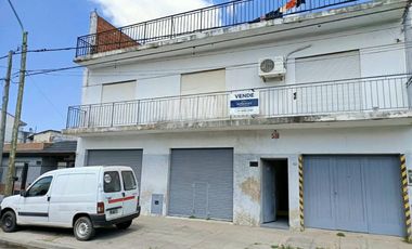 Venta 2 locales comerciales con 3 departamentos