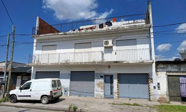Venta 2 locales comerciales con 3 departamentos