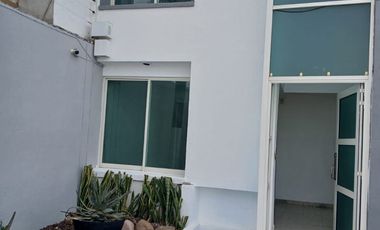 CASA HABITACION DE 2 NIVELES, EXCELENTE UBICACIÓN  (HACIA LA SALIDA A LEON)