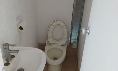 CASA HABITACION DE 2 NIVELES, EXCELENTE UBICACIÓN  (HACIA LA SALIDA A LEON)