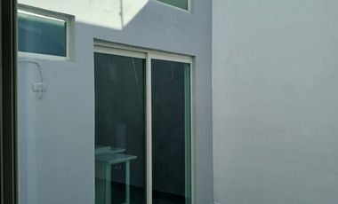 CASA HABITACION DE 2 NIVELES, EXCELENTE UBICACIÓN  (HACIA LA SALIDA A LEON)