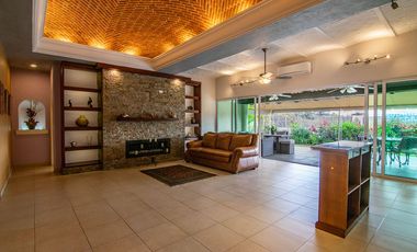 Espectacular casa recientemente remodelada, precio reducido en Mission Chulavista!